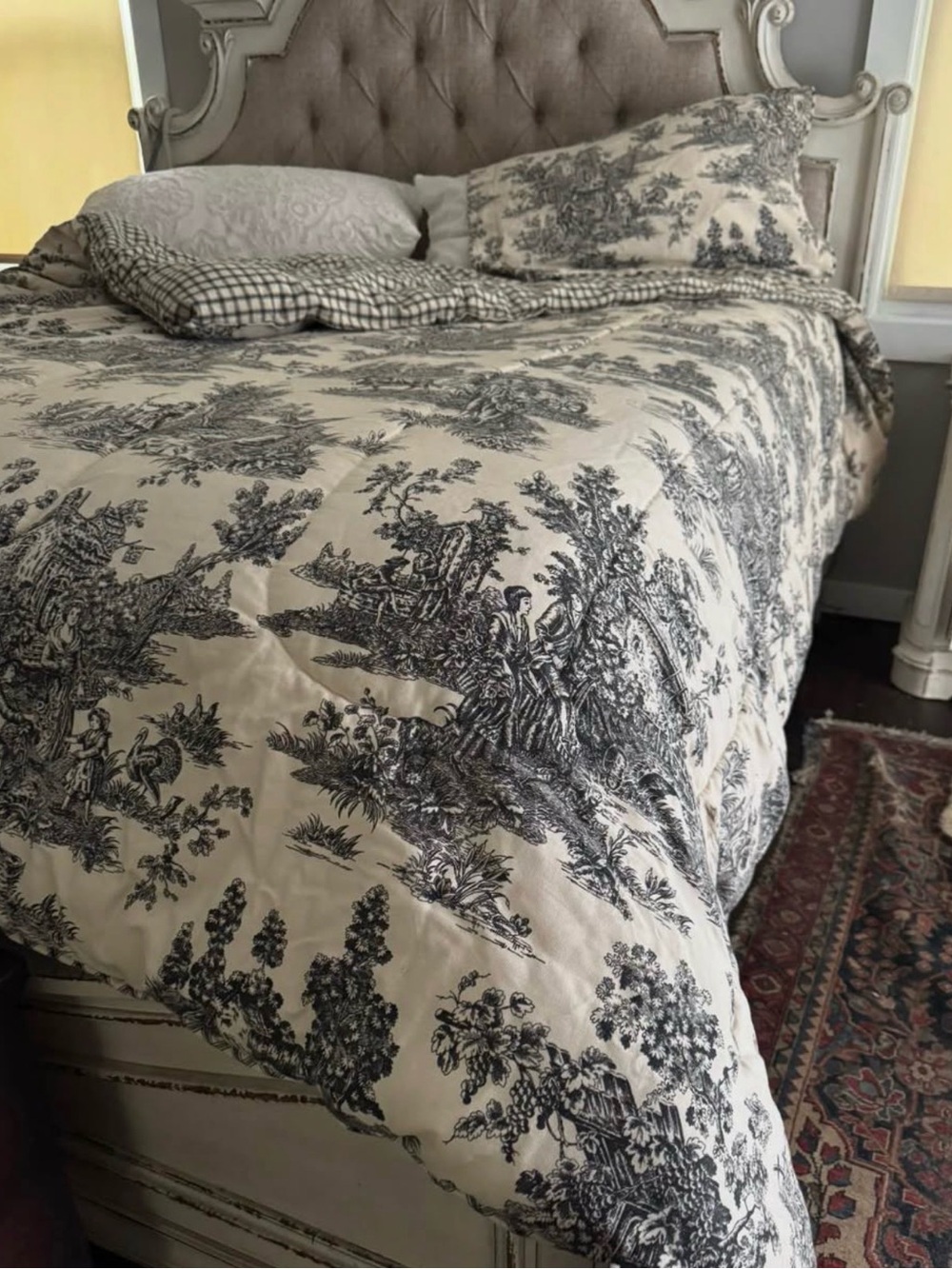 Vintage Waverly Classic Toile Cotton Comforter in Black on Cream - queen Bedding